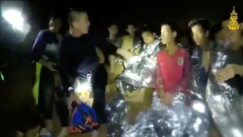 Sợ mưa, Thái Lan có thể phải gấp rút cứu đội bóng khỏi hang - Ảnh 2. Sợ mưa, Thái Lan có thể phải gấp rút cứu đội bóng khỏi hang - Ảnh 2.