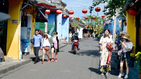 Xin đừng bóp cổ Hội An - Ảnh 1. Xin đừng bóp cổ Hội An - Ảnh 1.