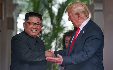 Ông Trump lại gửi thư cho nhà lãnh đạo Triều Tiên - Ảnh 1. Ông Trump lại gửi thư cho nhà lãnh đạo Triều Tiên - Ảnh 1.
