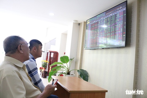 Sau 7 phiên rớt giá, cổ phiếu PNJ quay đầu nhờ giá vàng tăng - Ảnh 1. Sau 7 phiên rớt giá, cổ phiếu PNJ quay đầu nhờ giá vàng tăng - Ảnh 1.