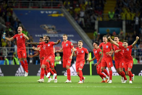 Báo Anh hứng gạch đá vì trang bìa bêu xấu Colombia tại World Cup - Ảnh 1. Báo Anh hứng gạch đá vì trang bìa bêu xấu Colombia tại World Cup - Ảnh 1.