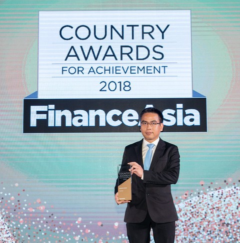 Vietcombank nhận giải thưởng ngân hàng tốt nhất VN 2018 - Ảnh 1. Vietcombank nhận giải thưởng ngân hàng tốt nhất VN 2018 - Ảnh 1.