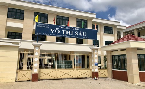 Ngủ trước cổng trường tranh suất lớp 1 bán trú cho con - Ảnh 3. Ngủ trước cổng trường tranh suất lớp 1 bán trú cho con - Ảnh 3.