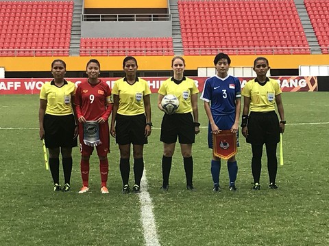 Tuyển nữ VN nhấn chìm Singapore 10-0 - Ảnh 1. Tuyển nữ VN nhấn chìm Singapore 10-0 - Ảnh 1.