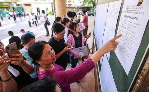 Bất thường tuyển sinh lớp 10 Hà Nội, lỗi tại ai? - Ảnh 1. Bất thường tuyển sinh lớp 10 Hà Nội, lỗi tại ai? - Ảnh 1.