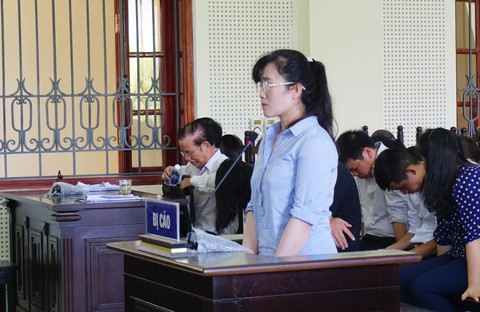 Đề nghị tù chung thân nhân viên Eximbank chiếm đoạt 50 tỉ đồng - Ảnh 1. Đề nghị tù chung thân nhân viên Eximbank chiếm đoạt 50 tỉ đồng - Ảnh 1.