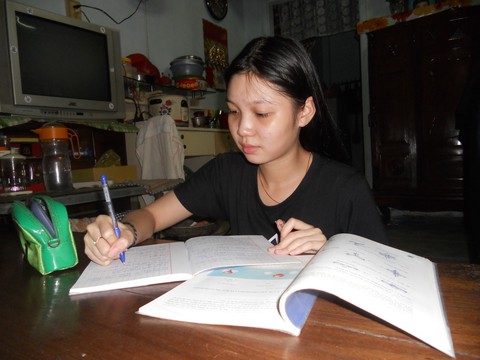 Cha mẹ nuôi con không quản nhọc nhằn - Ảnh 2. Cha mẹ nuôi con không quản nhọc nhằn - Ảnh 2.