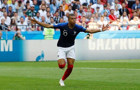 Bóng đá biến Mbappe thành sao nhưng Mbappe cứ là Mbappe - Ảnh 1. Bóng đá biến Mbappe thành sao nhưng Mbappe cứ là Mbappe - Ảnh 1.