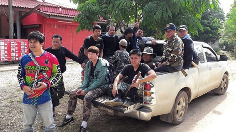 Thợ săn tổ yến đổ về hang Tham Luang cứu đội bóng Thái Lan - Ảnh 3. Thợ săn tổ yến đổ về hang Tham Luang cứu đội bóng Thái Lan - Ảnh 3.