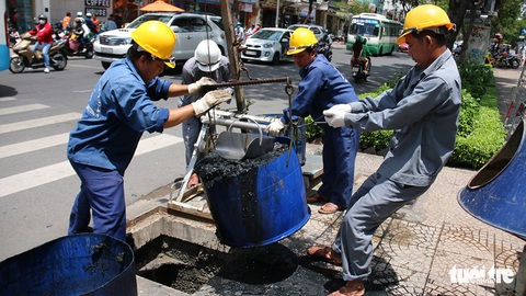 Thế giới rác trong lòng cống: Hiểm nguy rình rập - Ảnh 6. Thế giới rác trong lòng cống: Hiểm nguy rình rập - Ảnh 6.
