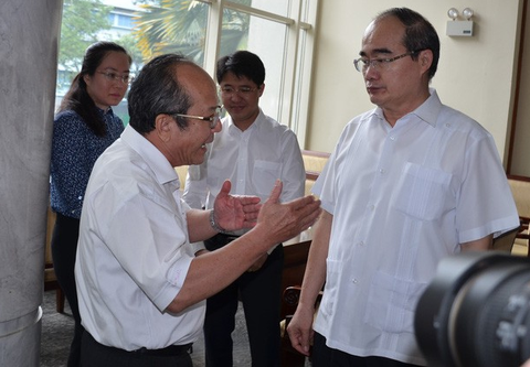 Vướng cơ chế, không thể bổ nhiệm hiệu trưởng với giáo sư quần đùi - Ảnh 1. Vướng cơ chế, không thể bổ nhiệm hiệu trưởng với giáo sư quần đùi - Ảnh 1.