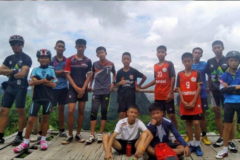 FIFA mời đội bóng kẹt trong hang dự trận chung kết World Cup - Ảnh 2. FIFA mời đội bóng kẹt trong hang dự trận chung kết World Cup - Ảnh 2.