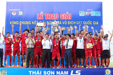 Đánh bại SLNA, Viettel vô địch giải U-17 quốc gia 2018 - Ảnh 2. Đánh bại SLNA, Viettel vô địch giải U-17 quốc gia 2018 - Ảnh 2.