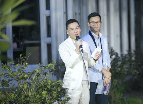 Huyền My làm vedette Romance - Bài ca ngợi tình yêu của Adrian Anh Tuấn - Ảnh 2. Huyền My làm vedette Romance - Bài ca ngợi tình yêu của Adrian Anh Tuấn - Ảnh 2.