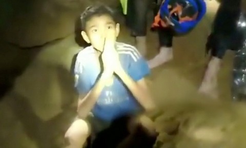 Người hùng giải cứu đội bóng Thái: Sẽ đưa tụi nhỏ về nhà - Ảnh 5. Người hùng giải cứu đội bóng Thái: Sẽ đưa tụi nhỏ về nhà - Ảnh 5.