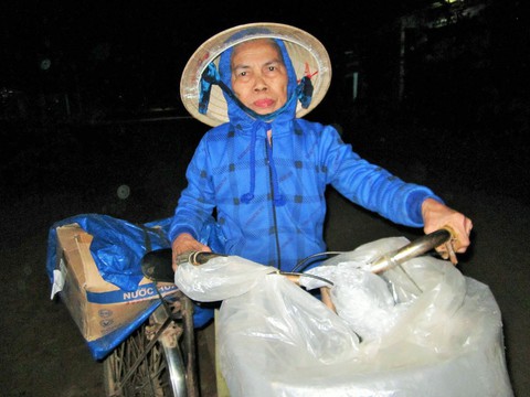 Chiếc xe đạp hơn ba mươi năm bầu bạn với mẹ tôi - Ảnh 1. Chiếc xe đạp hơn ba mươi năm bầu bạn với mẹ tôi - Ảnh 1.