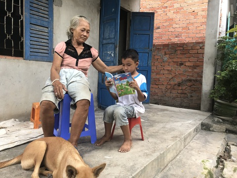 Tuổi thơ em vắng nụ cười, xa vòng tay cha mẹ - Ảnh 2. Tuổi thơ em vắng nụ cười, xa vòng tay cha mẹ - Ảnh 2.