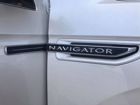Siêu SUV Lincoln Navigator Black Label L 2018 đầu tiên đặt lốp đến Việt Nam - Ảnh 5. Siêu SUV Lincoln Navigator Black Label L 2018 đầu tiên đặt lốp đến Việt Nam - Ảnh 5.