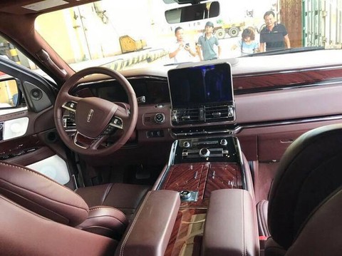 Siêu SUV Lincoln Navigator Black Label L 2018 đầu tiên đặt lốp đến Việt Nam - Ảnh 6. Siêu SUV Lincoln Navigator Black Label L 2018 đầu tiên đặt lốp đến Việt Nam - Ảnh 6.