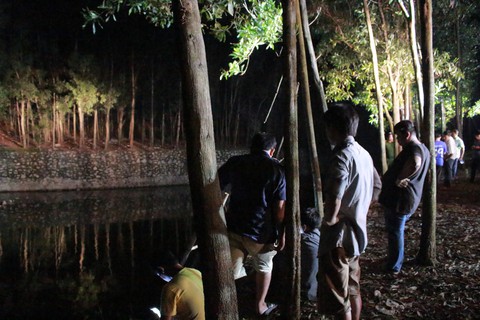 Tắm kênh trong khu công nghiệp, hai bé trai chết đuối - Ảnh 1. Tắm kênh trong khu công nghiệp, hai bé trai chết đuối - Ảnh 1.