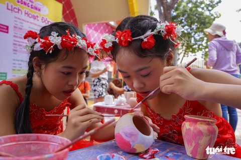 Hơn 200 cặp song sinh hội ngộ tại Sài Gòn - Ảnh 2. Hơn 200 cặp song sinh hội ngộ tại Sài Gòn - Ảnh 2.
