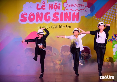 Hơn 200 cặp song sinh hội ngộ tại Sài Gòn - Ảnh 3. Hơn 200 cặp song sinh hội ngộ tại Sài Gòn - Ảnh 3.