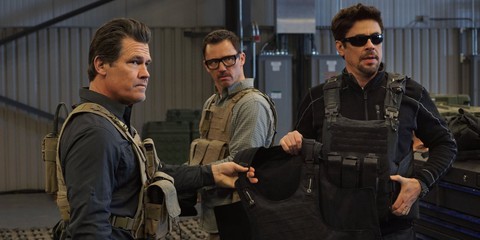 Đầy ắp súng đạn bạo lực và chiêu bẩn trong Sicario 2: Soldado - Ảnh 6. Đầy ắp súng đạn bạo lực và chiêu bẩn trong Sicario 2: Soldado - Ảnh 6.