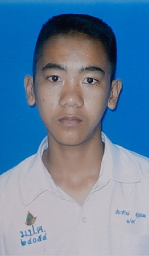 Chân dung 13 thành viên đội bóng mắc kẹt trong hang Tham Luang - Ảnh 6. Chân dung 13 thành viên đội bóng mắc kẹt trong hang Tham Luang - Ảnh 6.