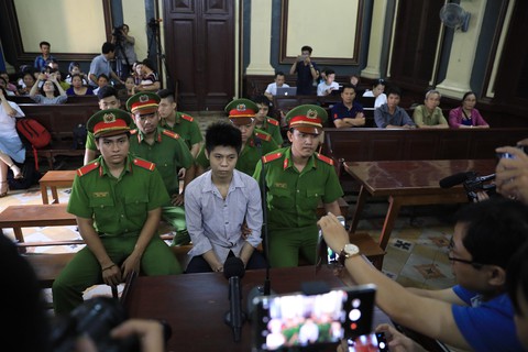 Nghi phạm thảm sát gia đình 5 người ở Bình Tân lạnh lùng hầu tòa - Ảnh 7. Nghi phạm thảm sát gia đình 5 người ở Bình Tân lạnh lùng hầu tòa - Ảnh 7.