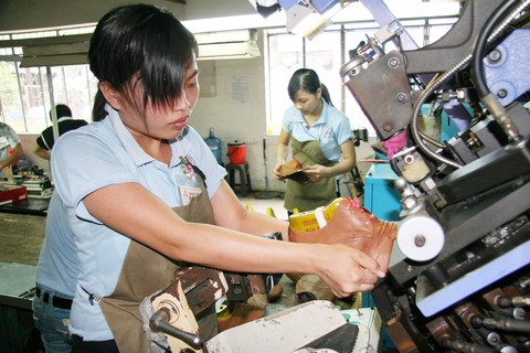 Da giày Việt Nam tăng áp lực từ cuộc chiến thương mại Mỹ - Trung - Ảnh 2. Da giày Việt Nam tăng áp lực từ cuộc chiến thương mại Mỹ - Trung - Ảnh 2.