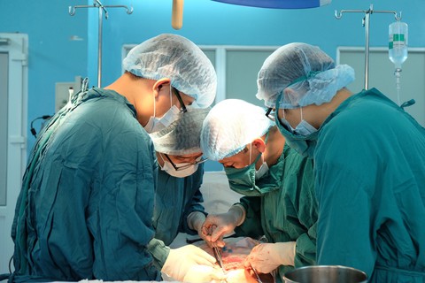 Phẫu thuật bướu mô đệm đường tiêu hóa khổng lồ cho bệnh nhân - Ảnh 1. Phẫu thuật bướu mô đệm đường tiêu hóa khổng lồ cho bệnh nhân - Ảnh 1.