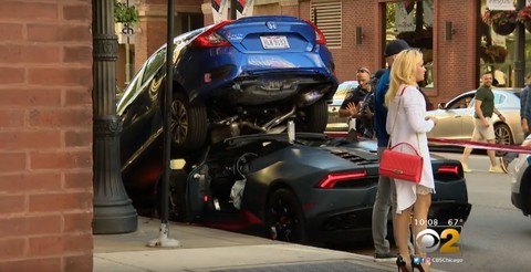 Lamborghini Huracan Spyder chui gầm Honda Civic - Ảnh 3. Lamborghini Huracan Spyder chui gầm Honda Civic - Ảnh 3.
