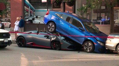 Lamborghini Huracan Spyder chui gầm Honda Civic - Ảnh 2. Lamborghini Huracan Spyder chui gầm Honda Civic - Ảnh 2.