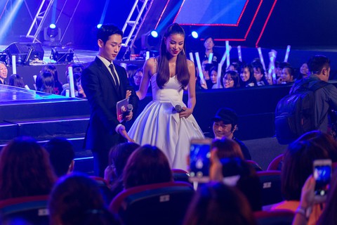 Jung Hae In của Chị đẹp... tung hứng ăn ý cùng Phạm Huơng - Ảnh 2. Jung Hae In của Chị đẹp... tung hứng ăn ý cùng Phạm Huơng - Ảnh 2.