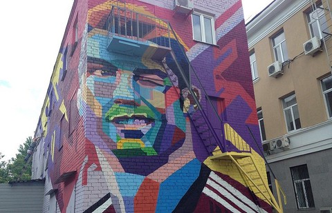 Thành phố ám quẻ, cầu thủ cứ lên hình graffiti là... về nước - Ảnh 1. Thành phố ám quẻ, cầu thủ cứ lên hình graffiti là... về nước - Ảnh 1.