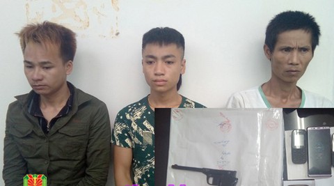 Bắt 3 người vận chuyển 2kg ma túy đá, 4.000 viên ma túy tổng hợp - Ảnh 1. Bắt 3 người vận chuyển 2kg ma túy đá, 4.000 viên ma túy tổng hợp - Ảnh 1.