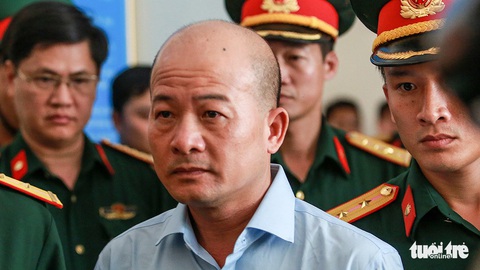 Út “trọc” Đinh Ngọc Hệ lãnh án 12 năm tù - Ảnh 1. Út “trọc” Đinh Ngọc Hệ lãnh án 12 năm tù - Ảnh 1.