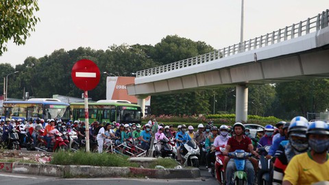 Đề xuất cấm xe cá nhân ở các quận trung tâm TP.HCM đang gây rung lắc - Ảnh 1. Đề xuất cấm xe cá nhân ở các quận trung tâm TP.HCM đang gây rung lắc - Ảnh 1.