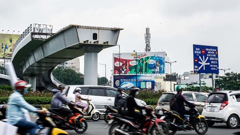 Công trình giảm ùn tắc đang... ách tắc - Ảnh 1. Công trình giảm ùn tắc đang... ách tắc - Ảnh 1.