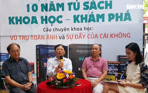 Mười năm tủ sách khơi nguồn tri thức - Ảnh 1. Mười năm tủ sách khơi nguồn tri thức - Ảnh 1.
