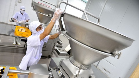 Doanh nghiệp điêu đứng do thông tin sai - Ảnh 1. Doanh nghiệp điêu đứng do thông tin sai - Ảnh 1.