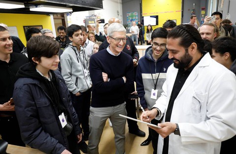 Làm ở Apple, Google không cần bằng đại học - Ảnh 1. Làm ở Apple, Google không cần bằng đại học - Ảnh 1.