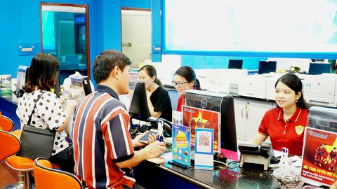 Nhộn nhịp tour sang Indonesia cổ vũ Olympic Việt Nam - Ảnh 1. Nhộn nhịp tour sang Indonesia cổ vũ Olympic Việt Nam - Ảnh 1.