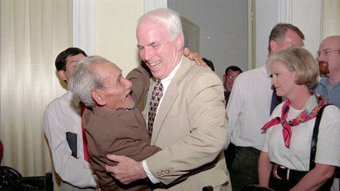 John McCain và ba thập kỷ thúc đẩy quan hệ Việt - Mỹ - Ảnh 3. John McCain và ba thập kỷ thúc đẩy quan hệ Việt - Mỹ - Ảnh 3.