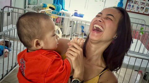 Ung thư ở người trẻ: Cứu mình trước khi quá muộn - Ảnh 1. Ung thư ở người trẻ: Cứu mình trước khi quá muộn - Ảnh 1.