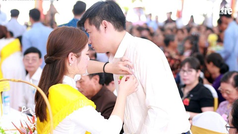 Ở bên cha mẹ khi có thể - Ảnh 1. Ở bên cha mẹ khi có thể - Ảnh 1.
