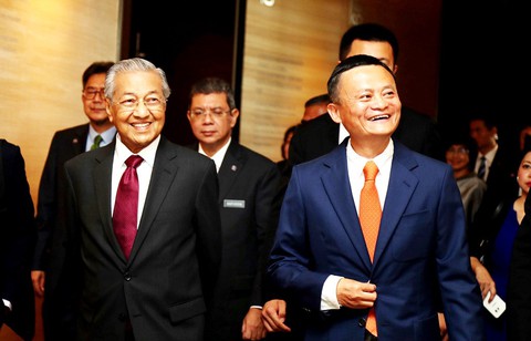 Mahathir Mohamad - Thủ tướng lớn tuổi nhất thế giới - Ảnh 4. Mahathir Mohamad - Thủ tướng lớn tuổi nhất thế giới - Ảnh 4.