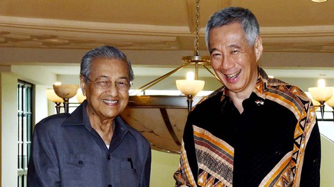 Mahathir Mohamad - Thủ tướng lớn tuổi nhất thế giới - Ảnh 3. Mahathir Mohamad - Thủ tướng lớn tuổi nhất thế giới - Ảnh 3.