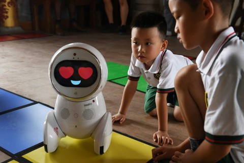 Trung Quốc đưa robot làm trợ giảng tại hơn 600 nhà trẻ - Ảnh 2. Trung Quốc đưa robot làm trợ giảng tại hơn 600 nhà trẻ - Ảnh 2.