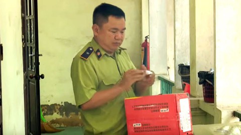 Bánh trung thu 2.000 đồng, hạn vĩnh cửu - Ảnh 1. Bánh trung thu 2.000 đồng, hạn vĩnh cửu - Ảnh 1.